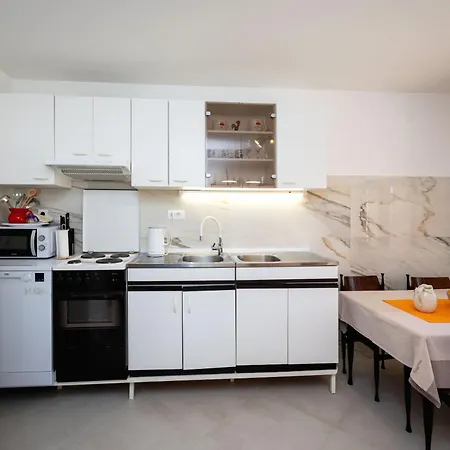 Maric Mit Terrasse Und Balkon Tatil Evi *