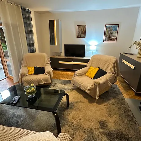 Maric Mit Terrasse Und Balkon Tatil Evi
